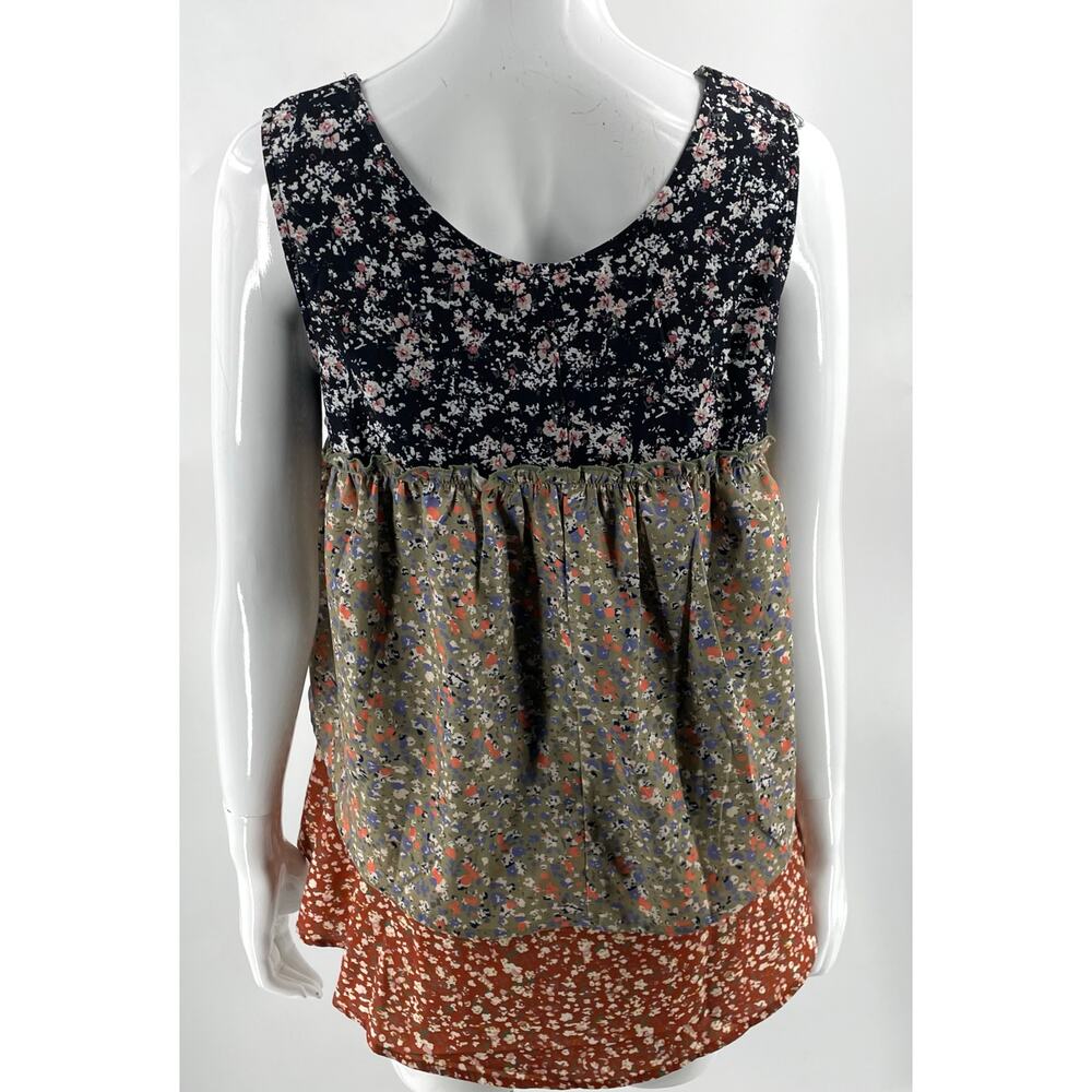 Womens Top Size Medium Floral Red Green Navy Blue Floral Layered Tiered NEW - Picture 3 of 5